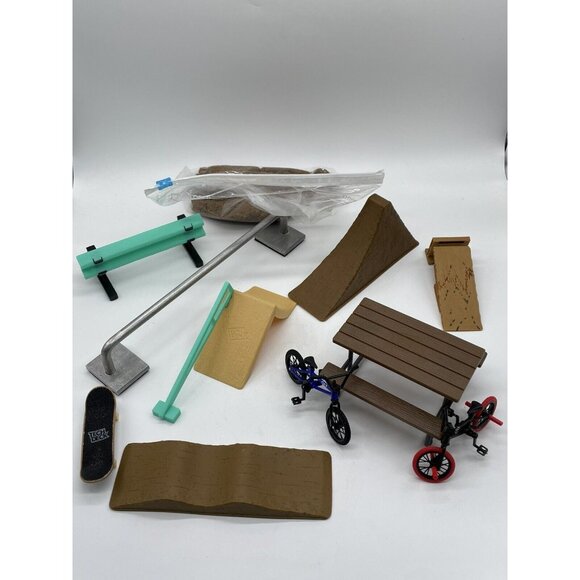 LOT of Tech Deck Fingerboard Cult Finger Bikes Tools Parts Ramps Sand - Picture 1 of 8
